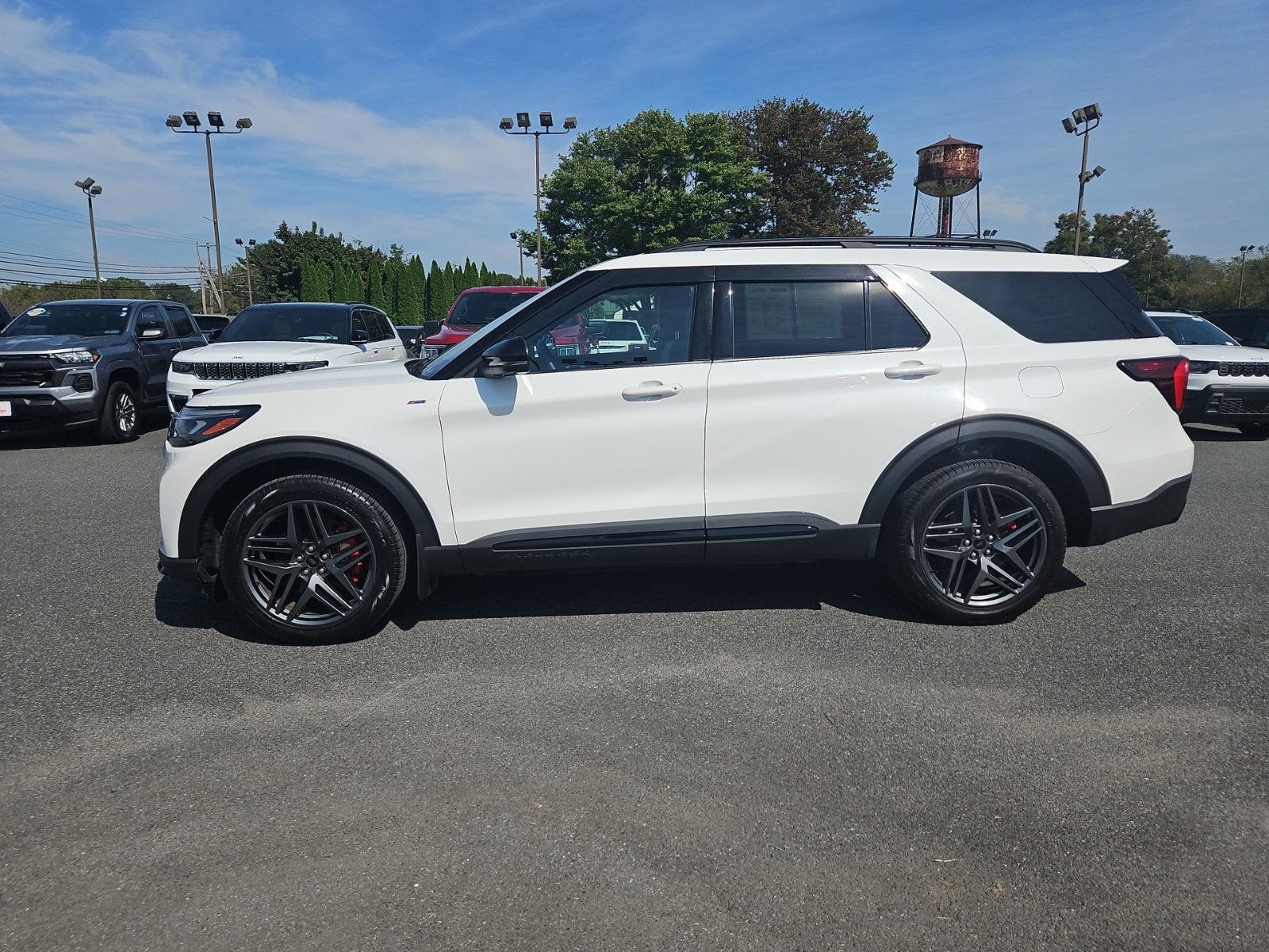 2025 Ford Explorer ST-Line