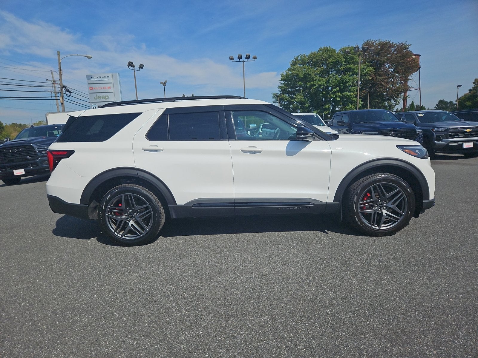 2025 Ford Explorer ST-Line