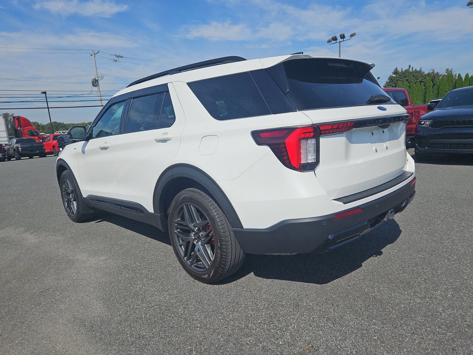 2025 Ford Explorer ST-Line