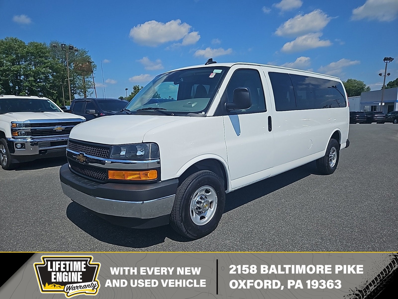 2024 Chevrolet Express Passenger 3500 1LT