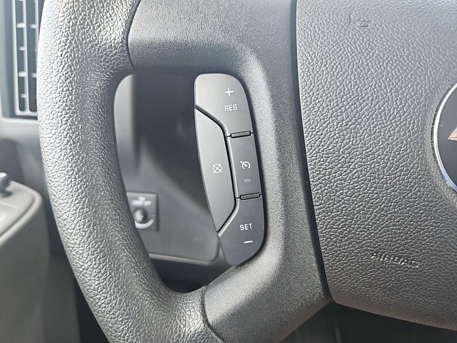 2024 Chevrolet Express Passenger 3500 1LT