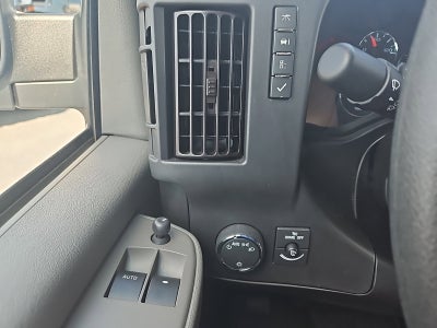 2024 Chevrolet Express Passenger 3500 1LT