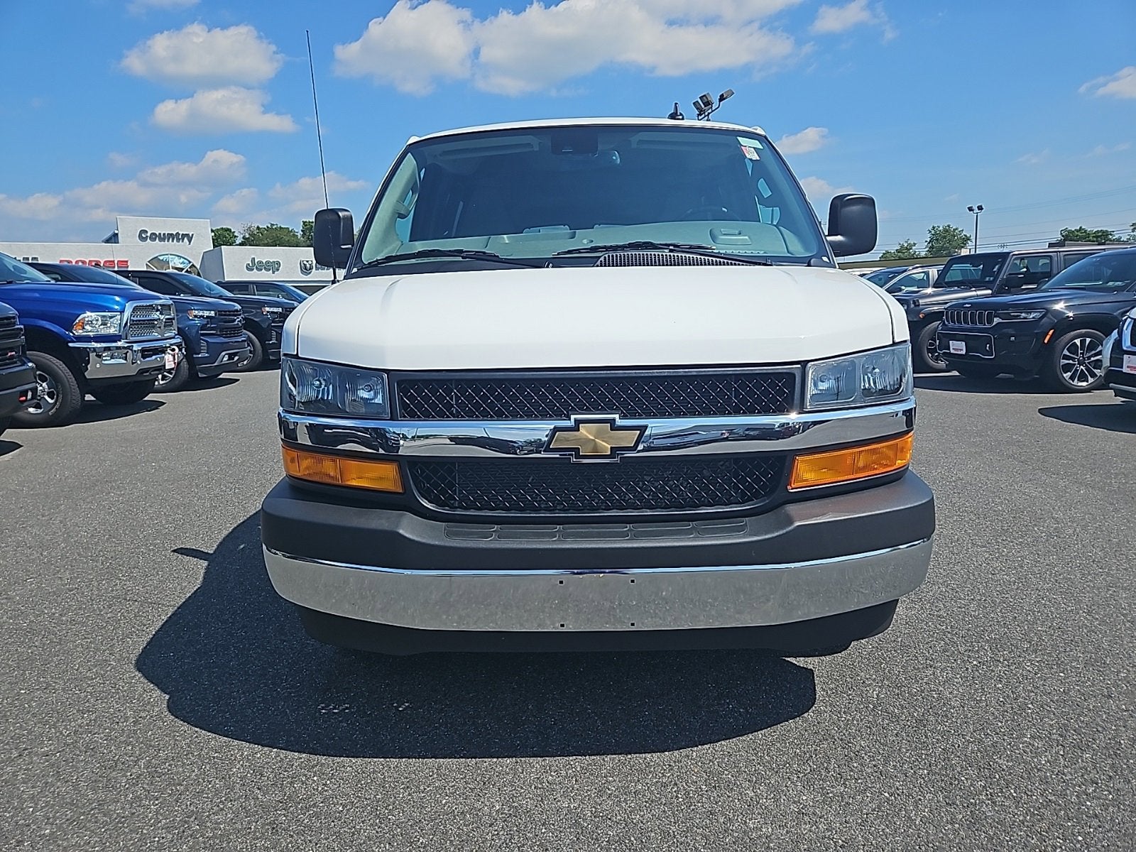 2024 Chevrolet Express Passenger 3500 1LT