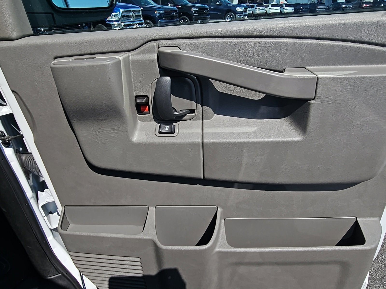 2024 Chevrolet Express Passenger 3500 1LT