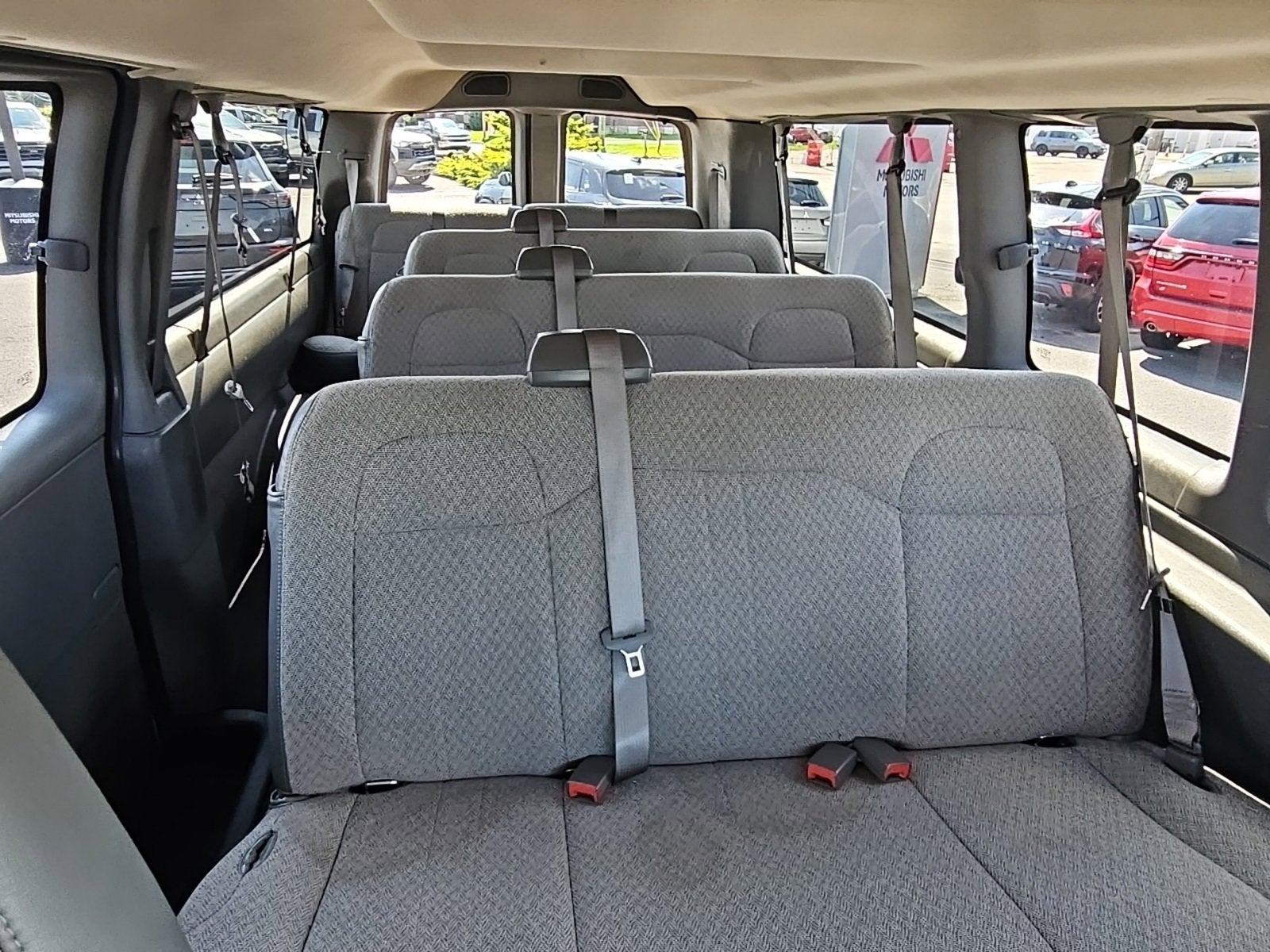 2024 Chevrolet Express Passenger 3500 1LT