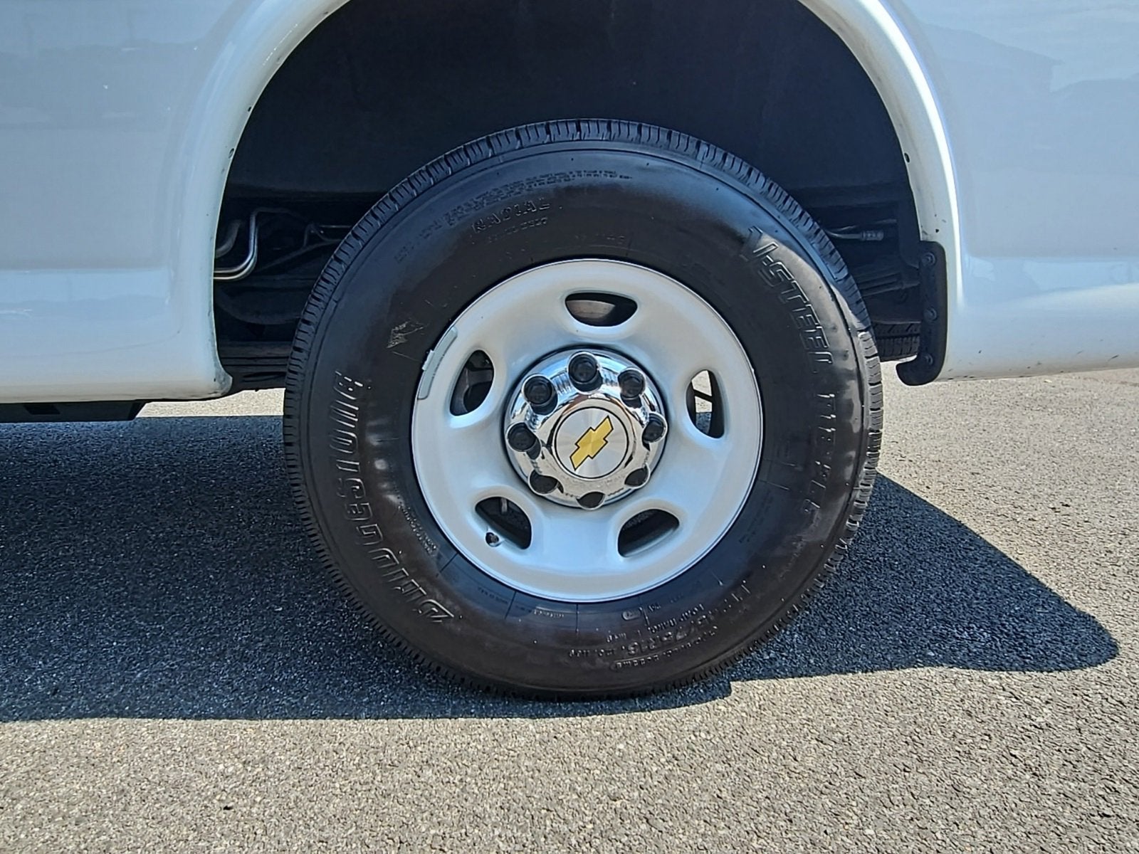 2024 Chevrolet Express Passenger 3500 1LT