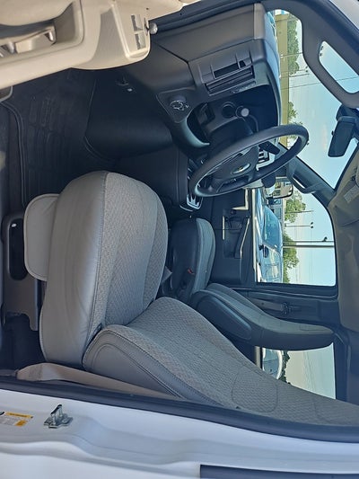 2024 Chevrolet Express Passenger 3500 1LT