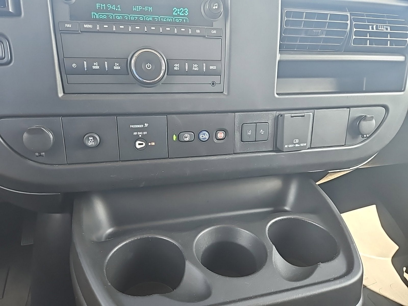 2024 Chevrolet Express Passenger 3500 1LT