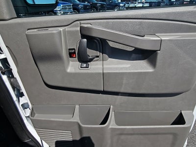 2024 Chevrolet Express Passenger 3500 1LT