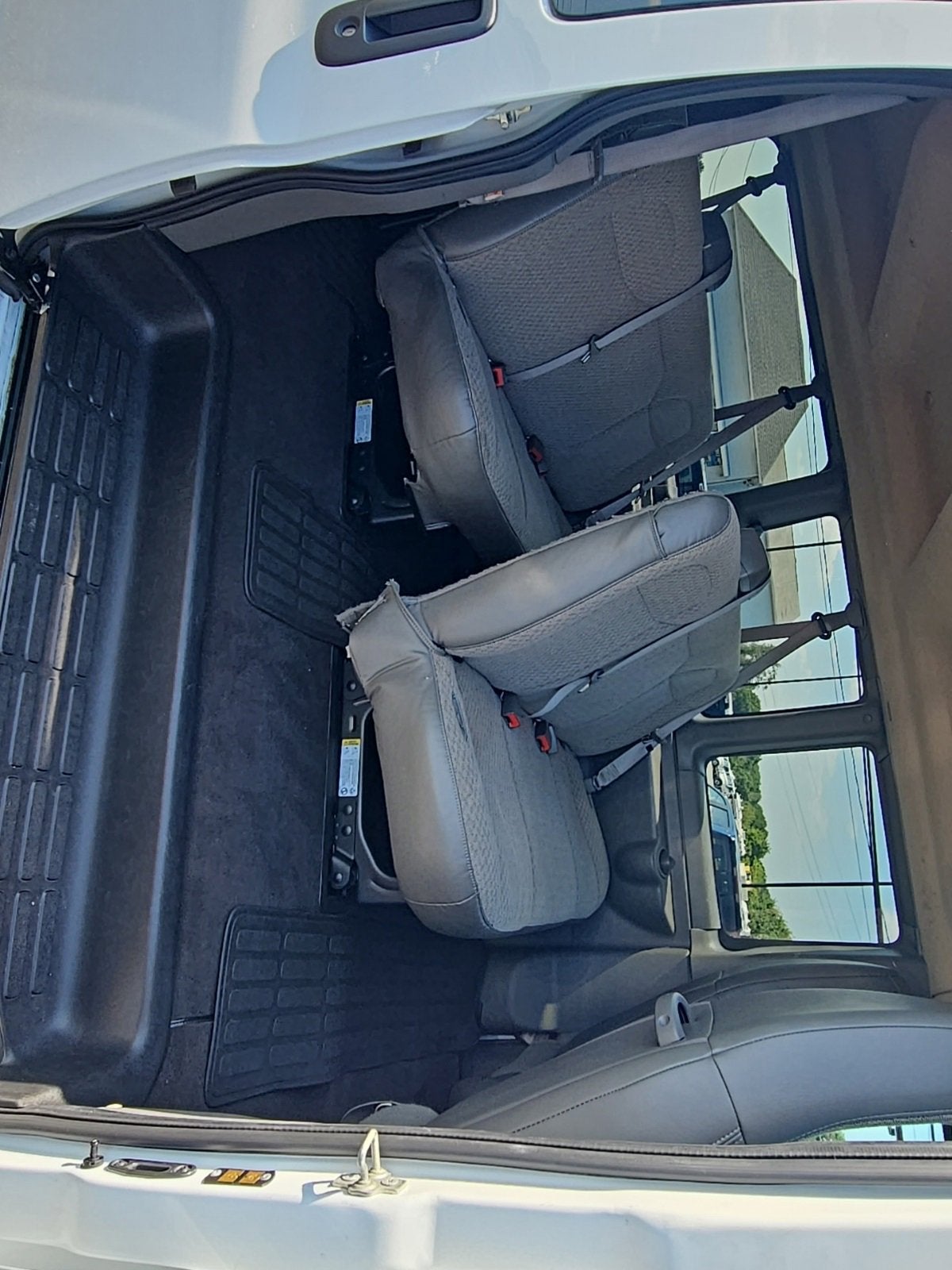 2024 Chevrolet Express Passenger 3500 1LT