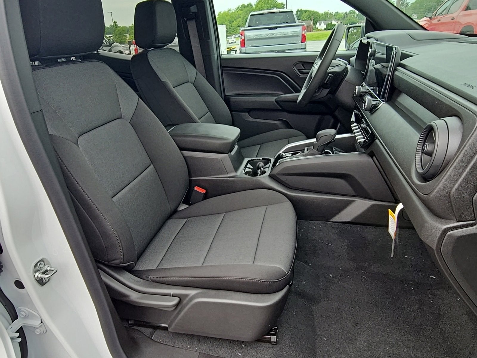 2025 Chevrolet Colorado WT/LT