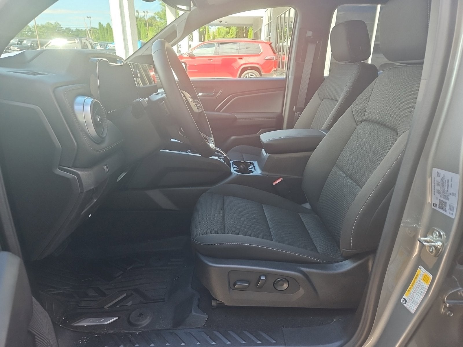 2025 Chevrolet Colorado WT/LT