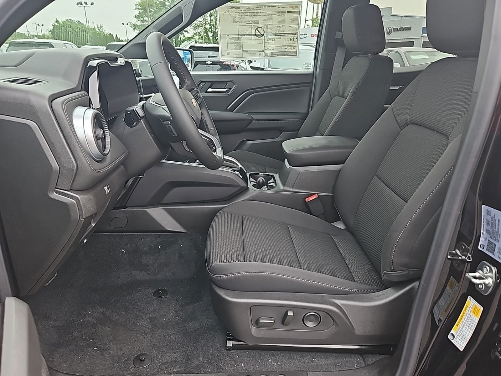 2025 Chevrolet Colorado WT/LT