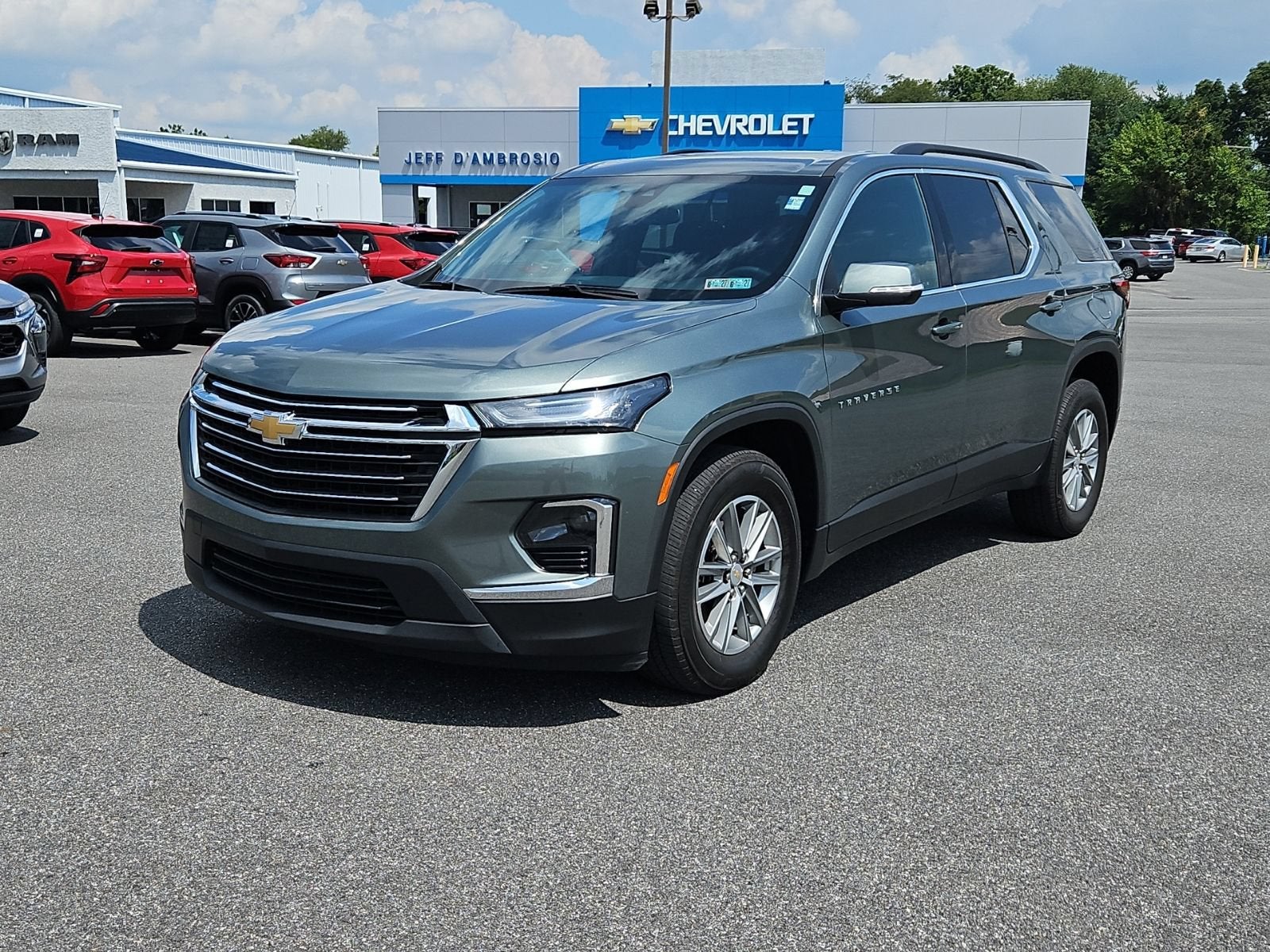 2023 Chevrolet Traverse LT Cloth
