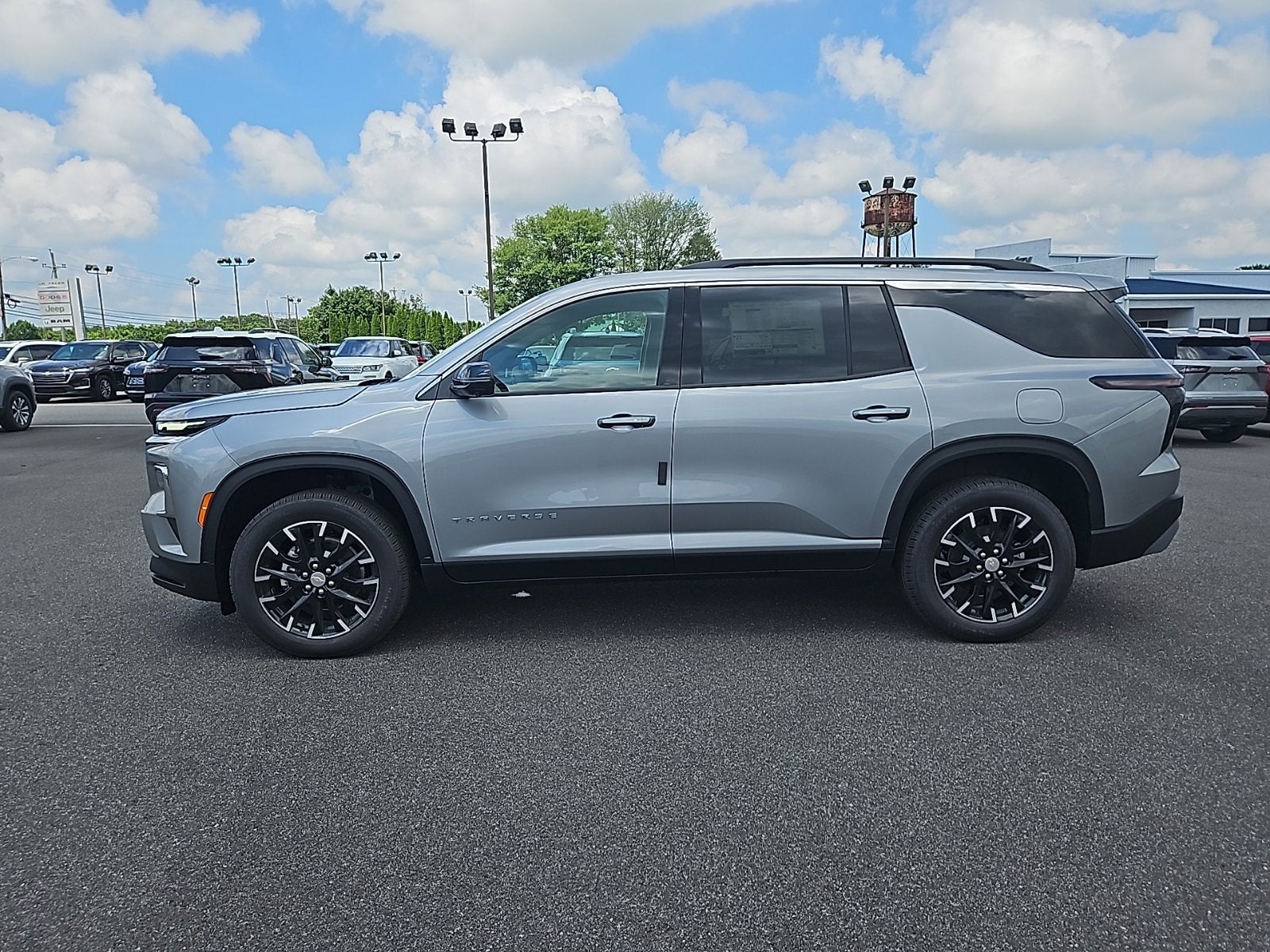 2025 Chevrolet Traverse LT