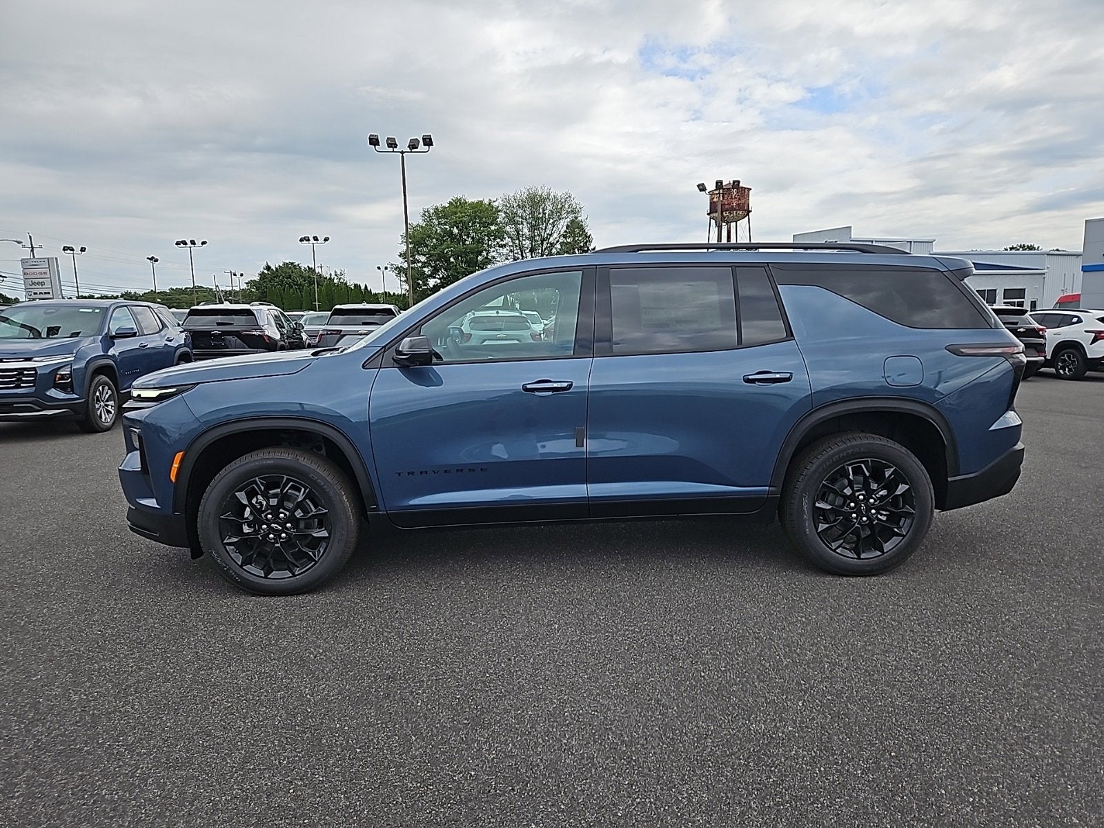 2025 Chevrolet Traverse LT