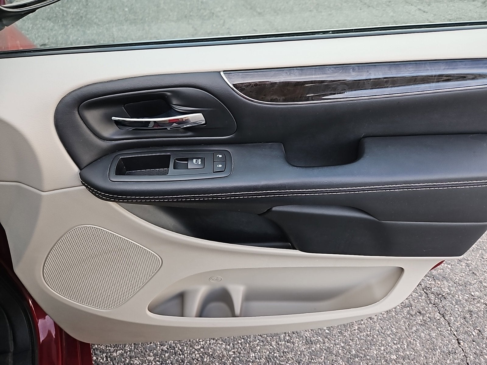 2016 Chrysler Town & Country Touring-L Anniversary Edition