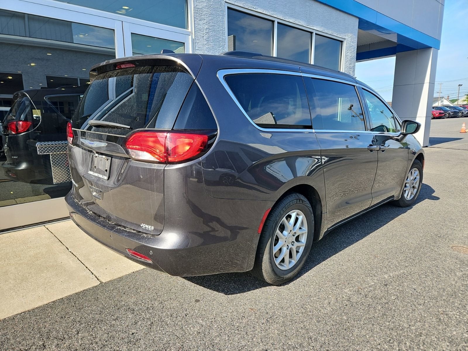 2020 Chrysler Voyager LX