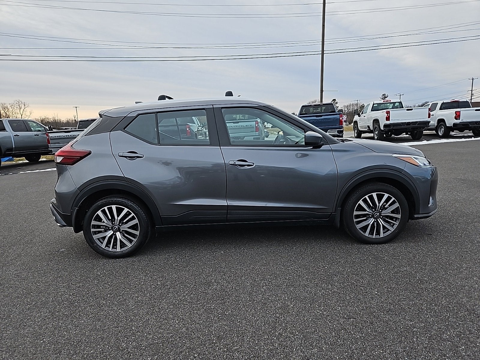 2023 Nissan Kicks SV