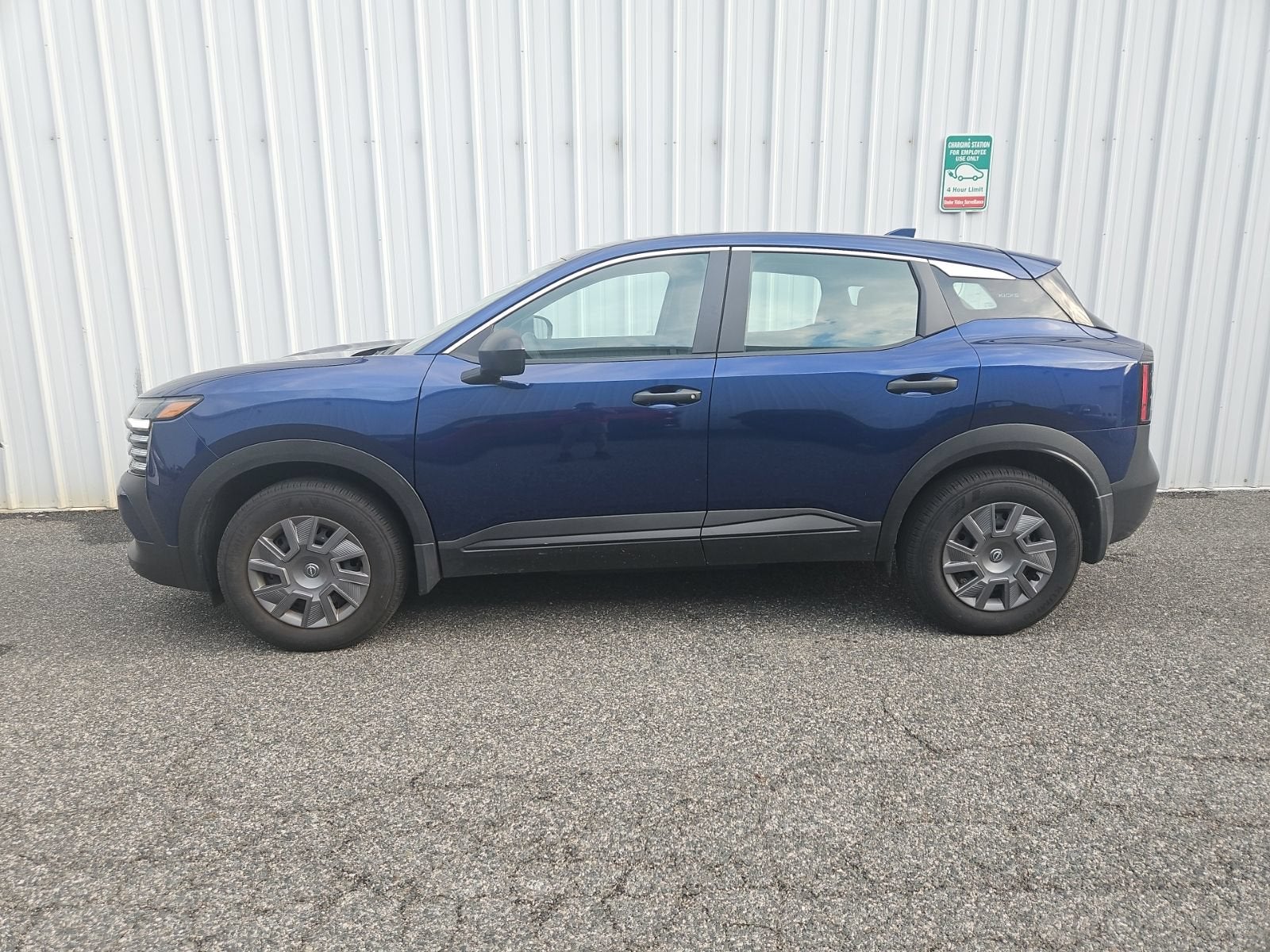 2025 Nissan Kicks S