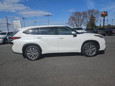 2022 Toyota Highlander Platinum