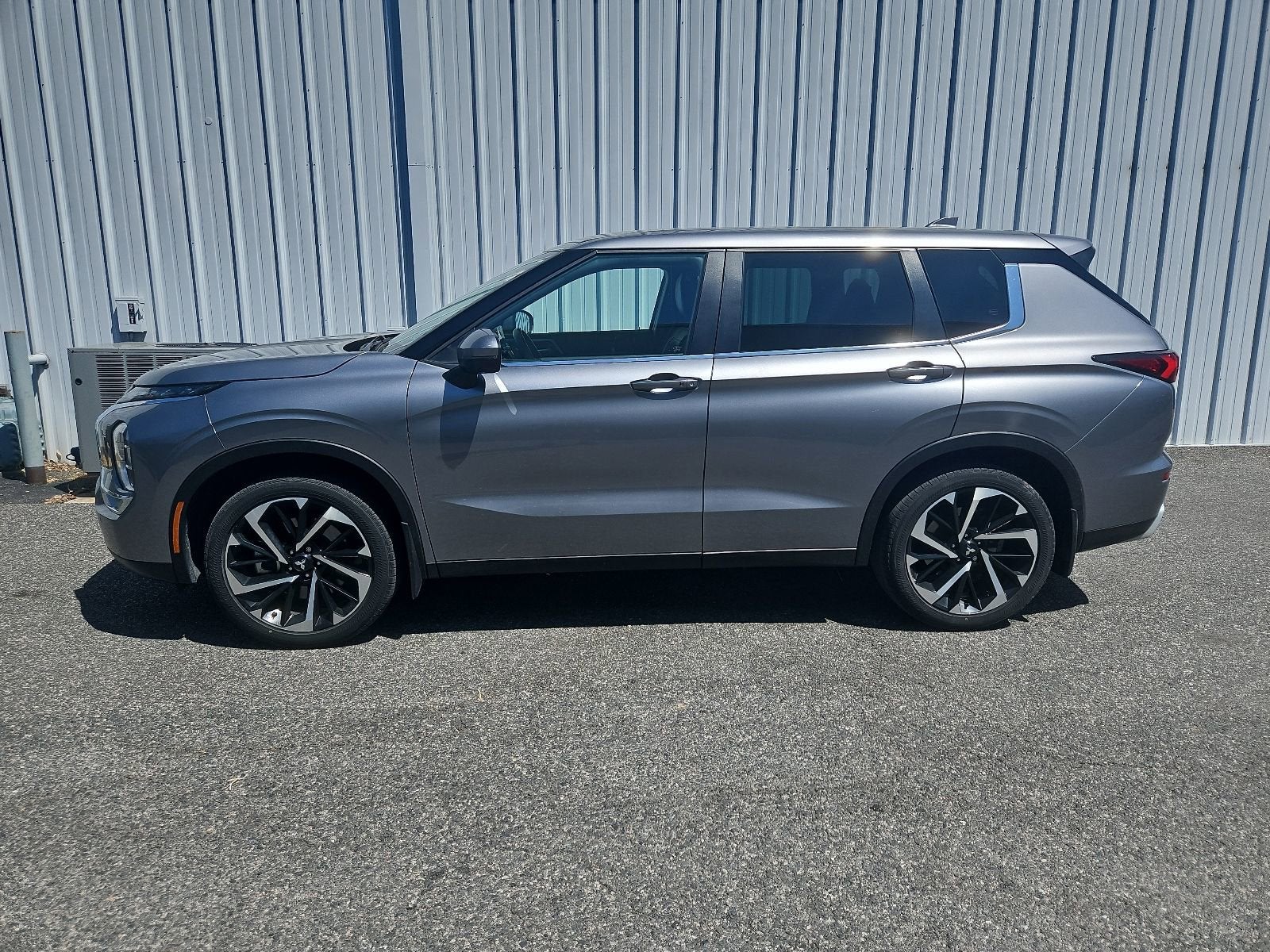 2023 Mitsubishi Outlander SE