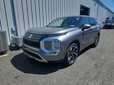 2023 Mitsubishi Outlander SE