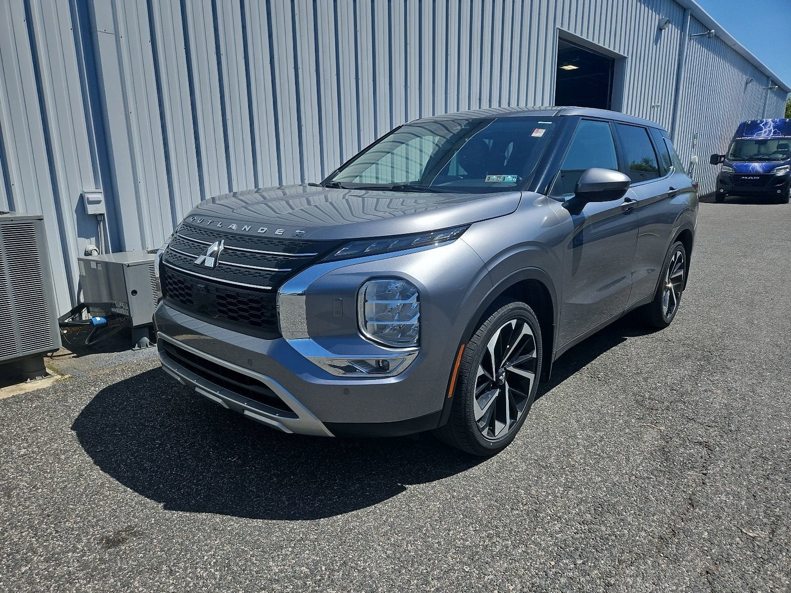 2023 Mitsubishi Outlander SE