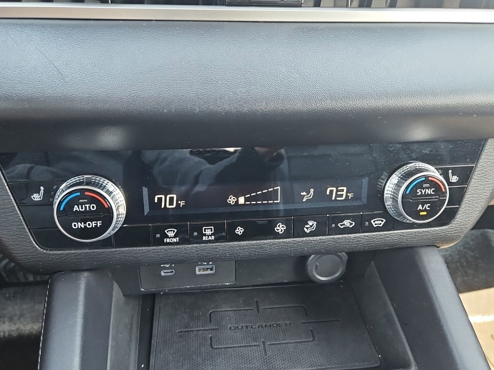 2023 Mitsubishi Outlander SE