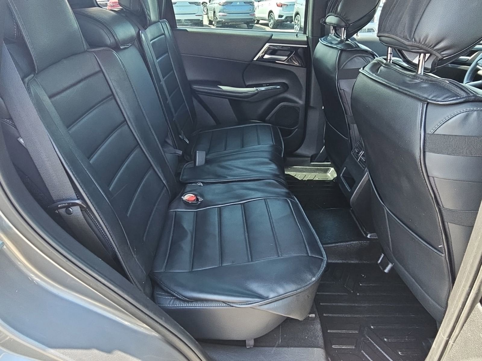 2023 Mitsubishi Outlander SE
