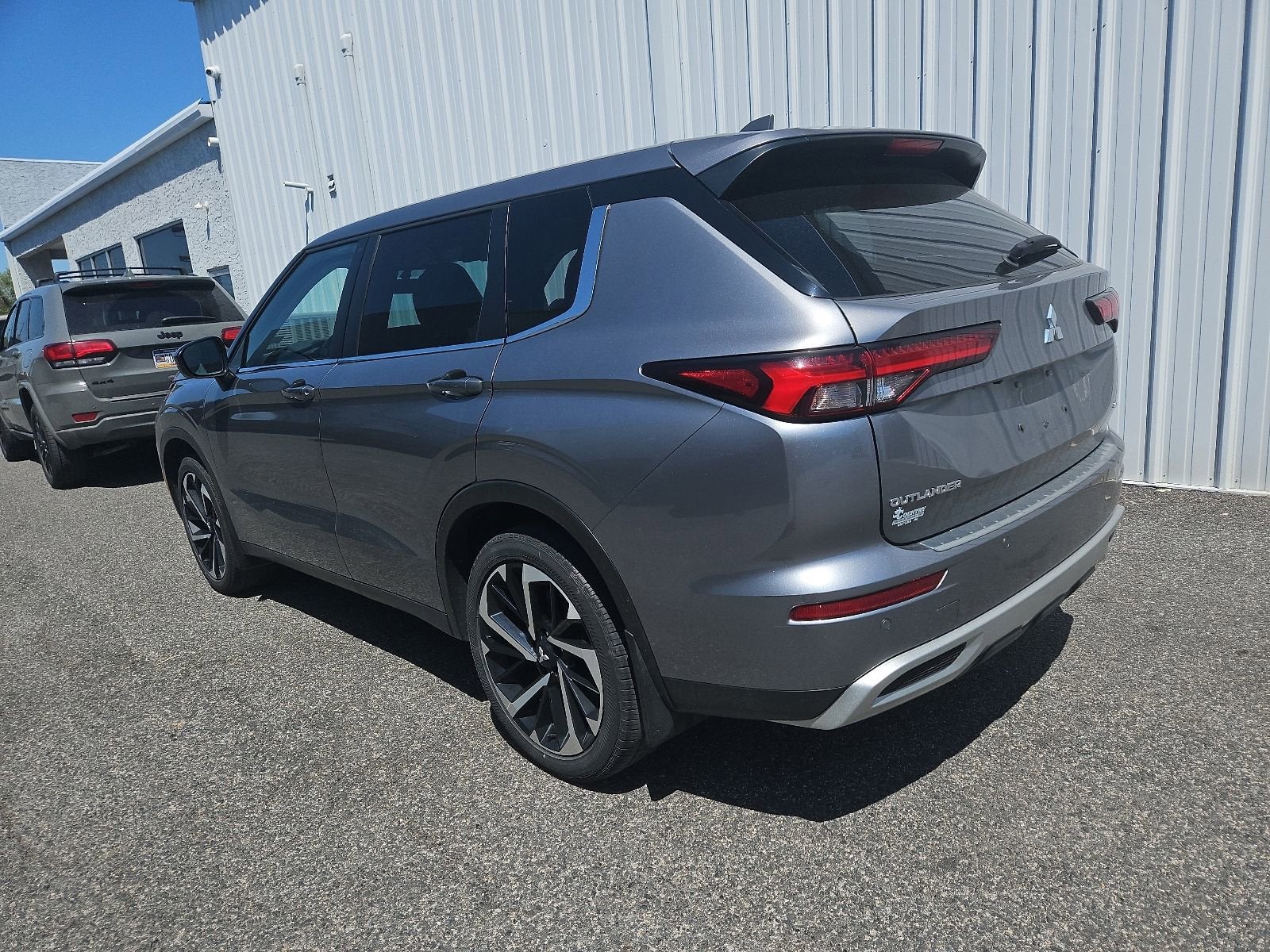 2023 Mitsubishi Outlander SE