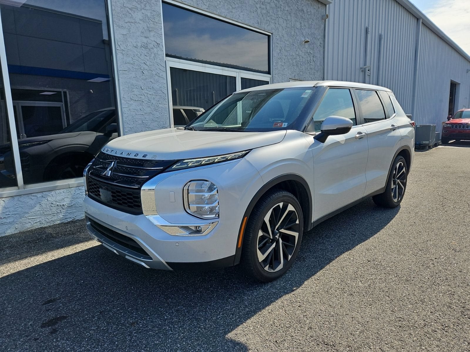 2024 Mitsubishi Outlander SE