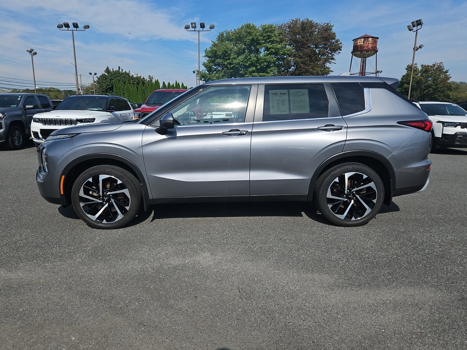 2024 Mitsubishi Outlander SE
