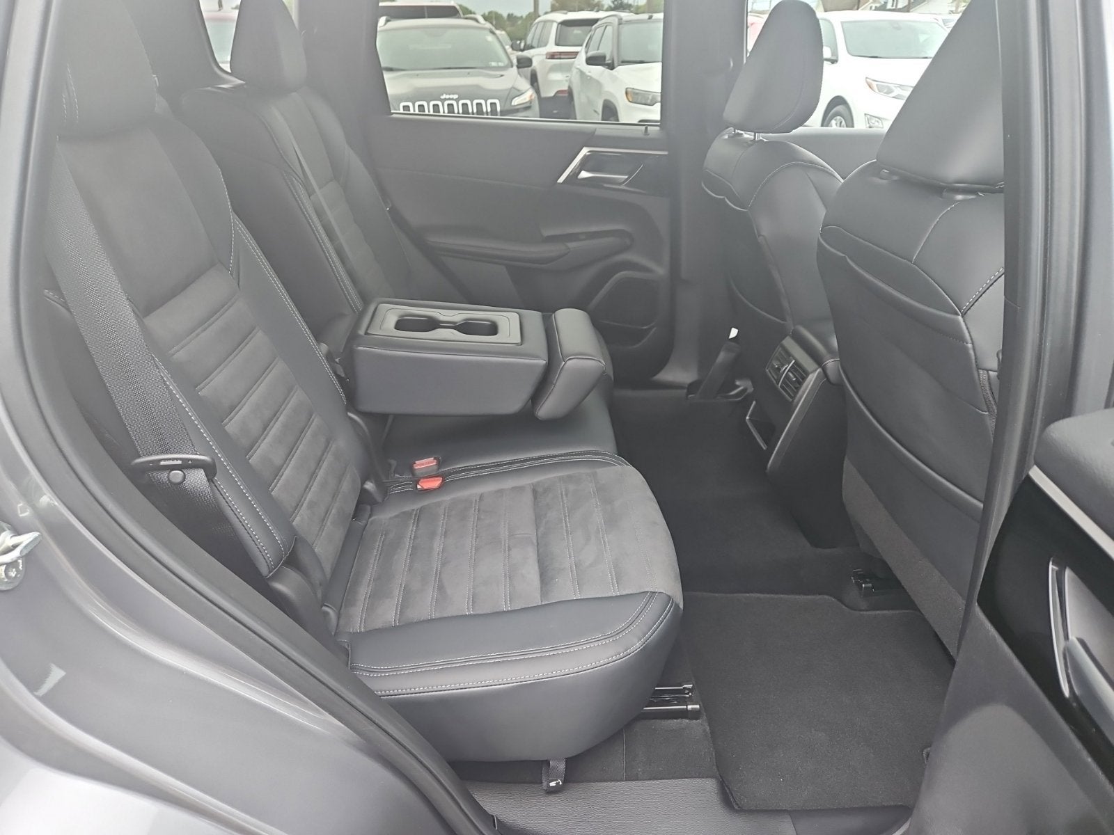 2024 Mitsubishi Outlander SE